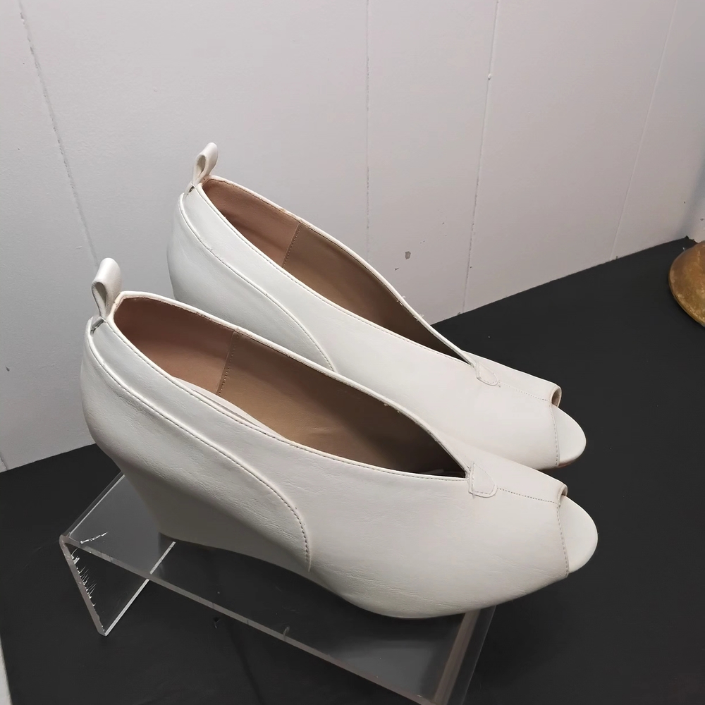 Chic White Wedge Peep-Toe Shoes